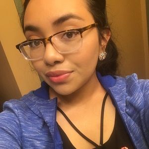 Meet your Posher, Damaris